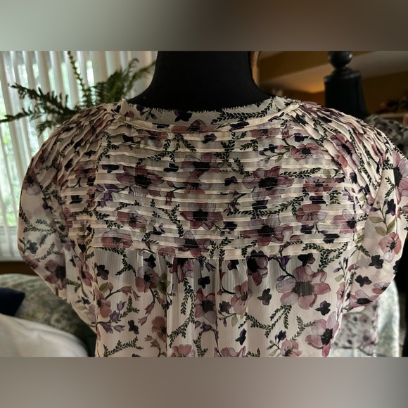 Daniel Rainn Floral Short Sleeve Blouse with a Lining Shell Size Medium - Picture 4 of 11